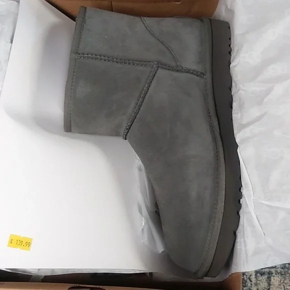 Ugg W Classic Mini UGG Rubber Logo - Picture 4 of 9